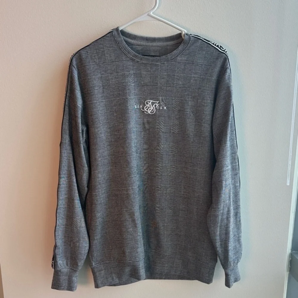 Stylish Gray Crewneck Sweater